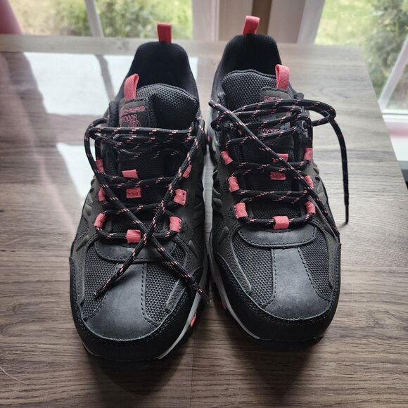 Ladies Black & Pink Waterproff Skechers Size 9 NEW - Picture 2 of 11